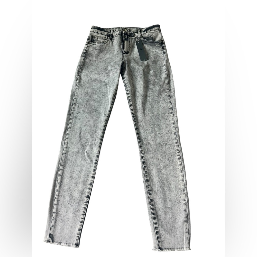 NWT Tractr Jeans. Faded grey denim washed size 4/27.